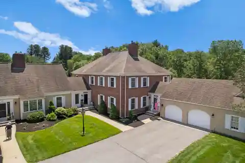 Beautifully Renovated Hunters Ridge Townhome