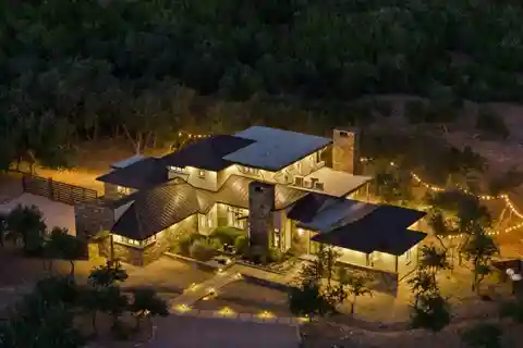 Rare Lavish Estate in Prestigious Location