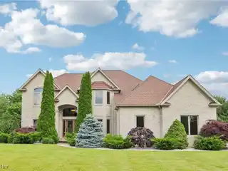 Expansive Colonial Retreat