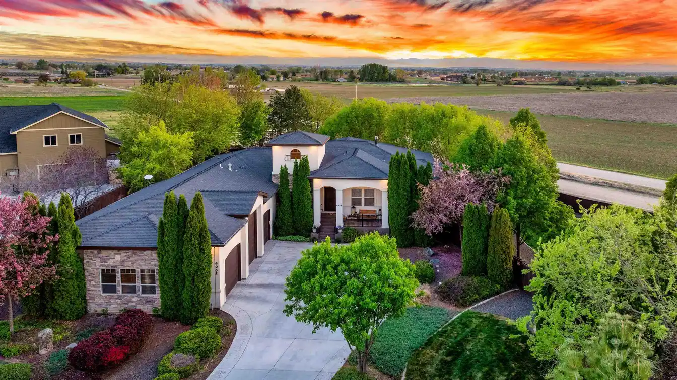 Stunning Estate Full of Upgrades