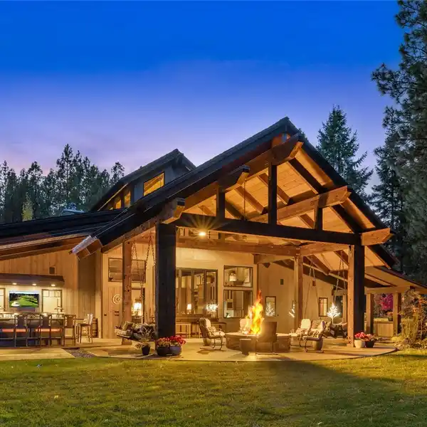 MOUNTAIN LIVING AT ITS FINEST