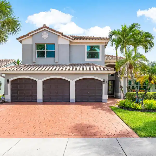 THE QUINTESSENTIAL BOCA LIFESTYLE