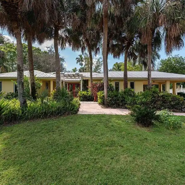 CHARMING RESIDENCE ON A BEAUTIFUL ACRE-PLUS