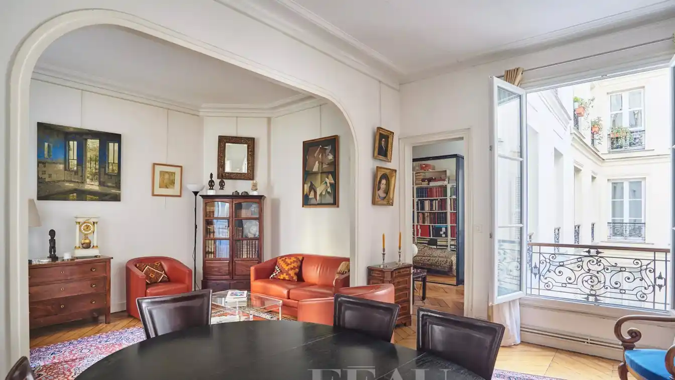 Ideal Pied-à-terre in a Recently Renovated Building