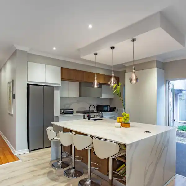 IMMACULATE LUXURIOUS DESIGNER HOME