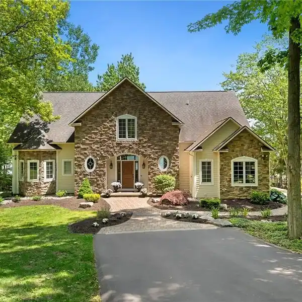 EXCEPTIONAL LUXURY LAKEFRONT PROPERTY