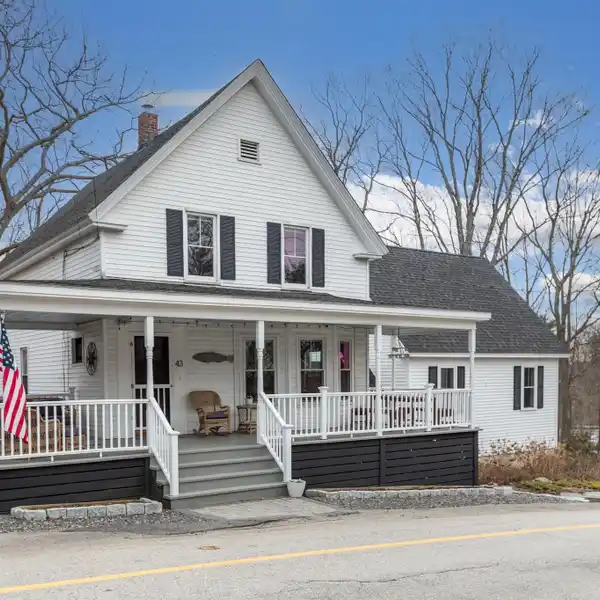 ABSOLUTELY CHARMING RENOVATED 3 BEDROOM
