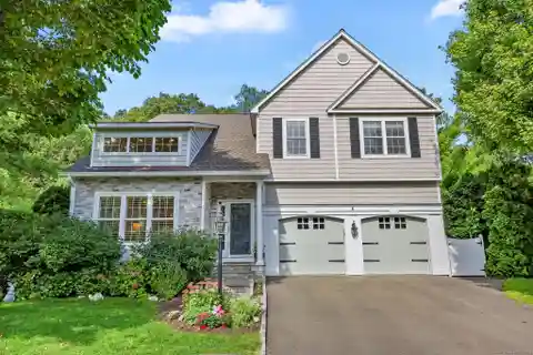 Beautifully Maintained Colonial on a Quiet Cul-De-Sac