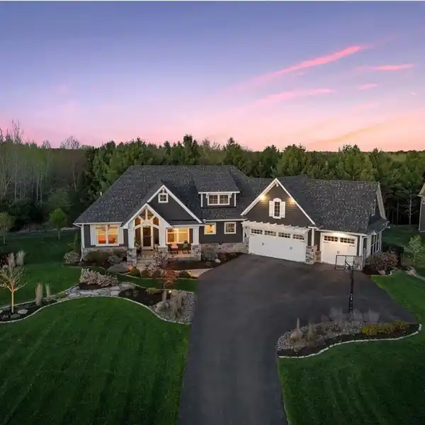 STYLE AND FUNCTIONALITY IN HILLS OF TROY
