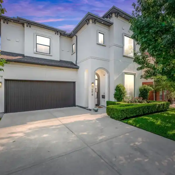BEAUTIFUL CUSTOM HOME IN WEST UNIVERSITY