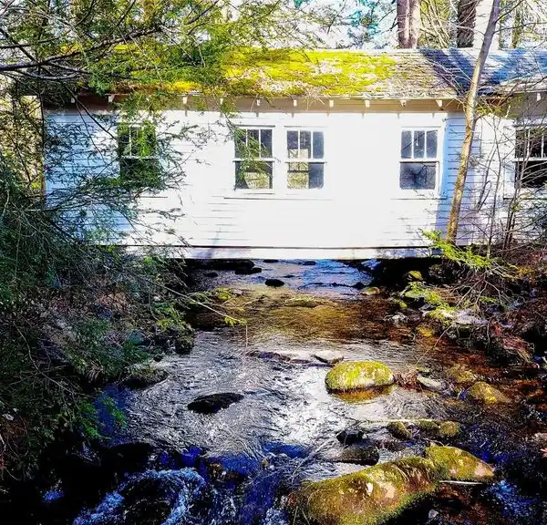 RARE 427-ACRE COMPOUND