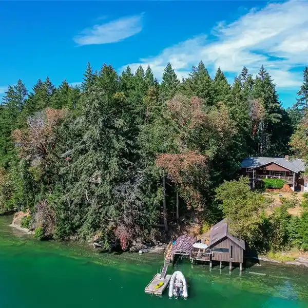 UPGRADED HOME ON SOUTHEY BAY