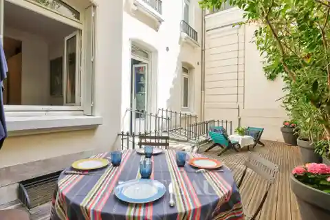 Courtyard Apartment with a Sunny Terrace
