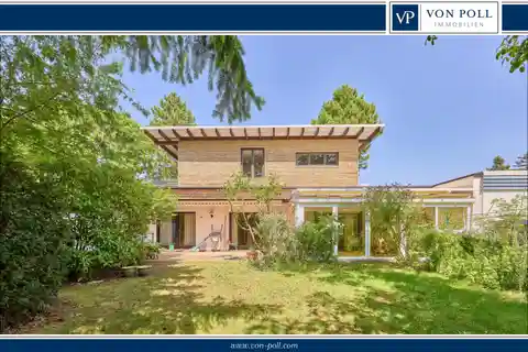 Stylish Bungalow in the Popular Steinbergviertel with an Extension, Idyllic Garden & Winter Garden