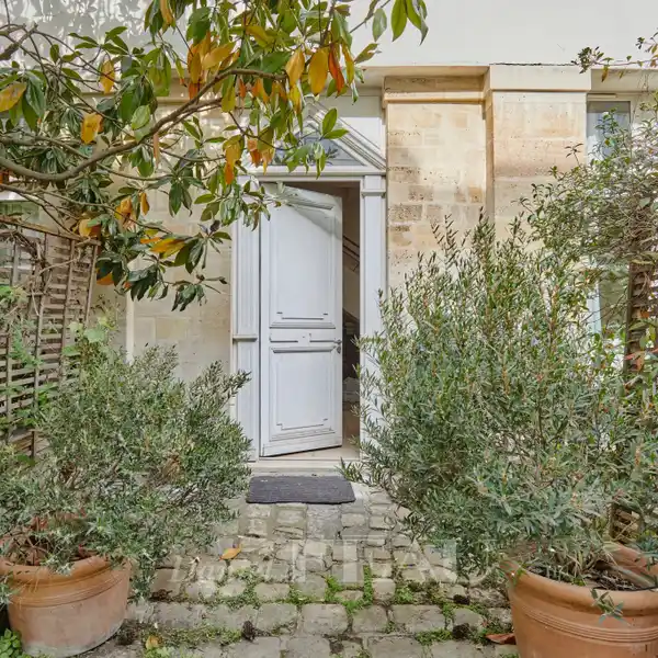 COMPLETELY REVAMPED SPLIT-LEVEL APARTMENT