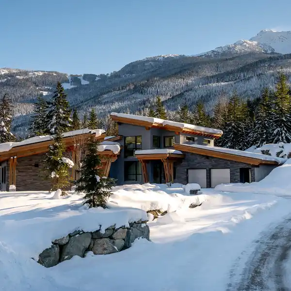 EXCLUSIVE MODERN MOUNTAIN RESIDENCE