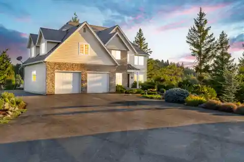 Exceptional Grants Pass Property