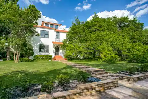 Delightful Duplex in Desirable Locale