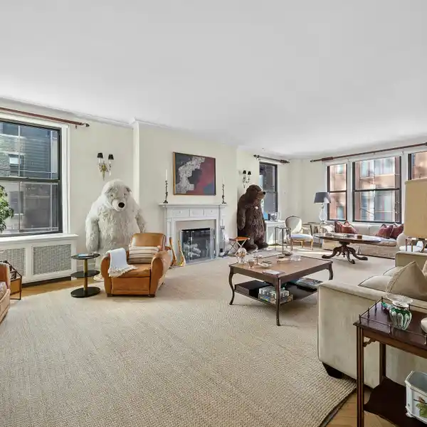 REFINED LIVING IN AN ICONIC SETTING