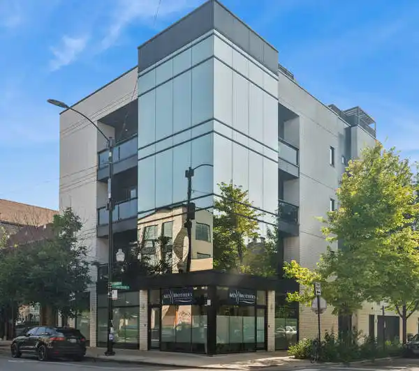 SPECTACULAR FULL-FLOOR PENTHOUSE CONDO