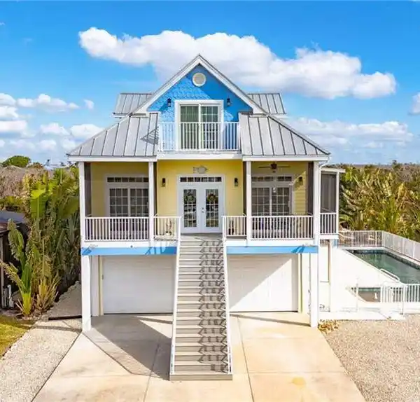 UNIQUE CUSTOM HOME