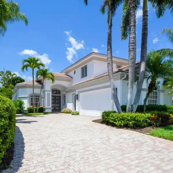 MODERN COMFORT MEETS EFFORTLESS LIVING