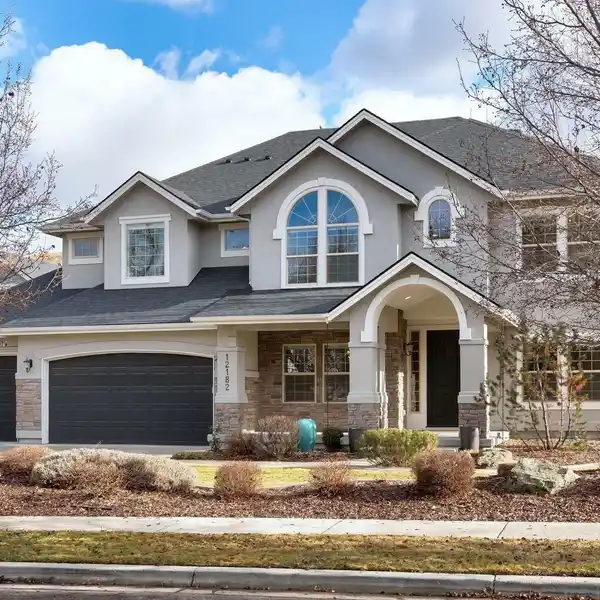 STUNNING HOME PLUS ACCESSORY UNIT IN HIDDEN SPRINGS