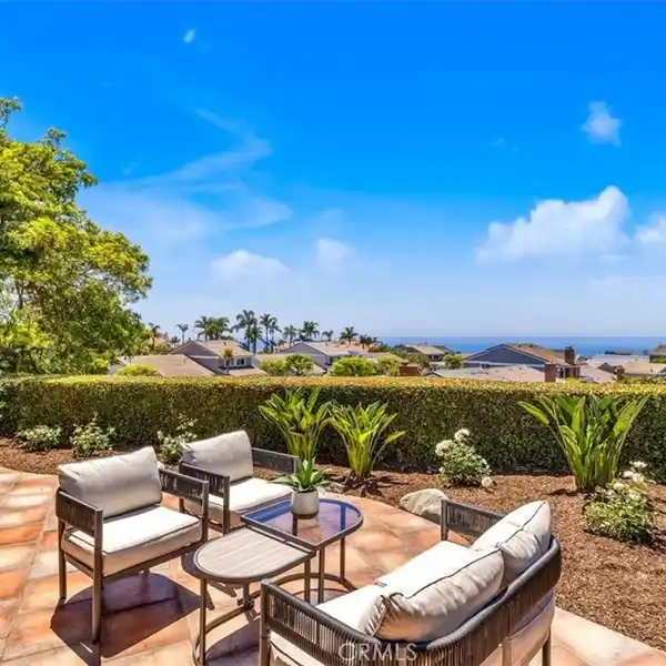 SINGLE-LEVEL OCEAN VIEW VILLA