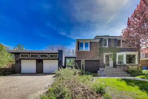 True Urban Estate in Budlong Woods