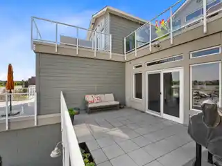 Single-Level End Unit Condo in the Moorings at Columbia Point