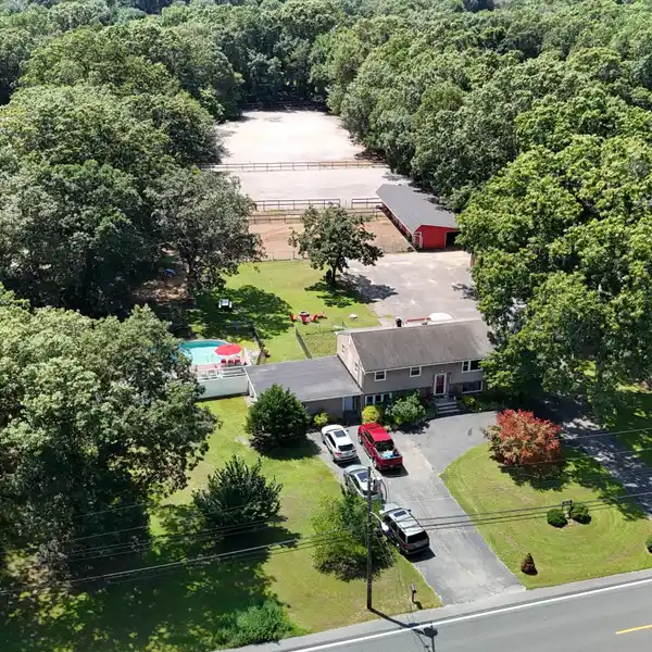 LOVELY HOME WITH SIX-STALL HORSE BARN