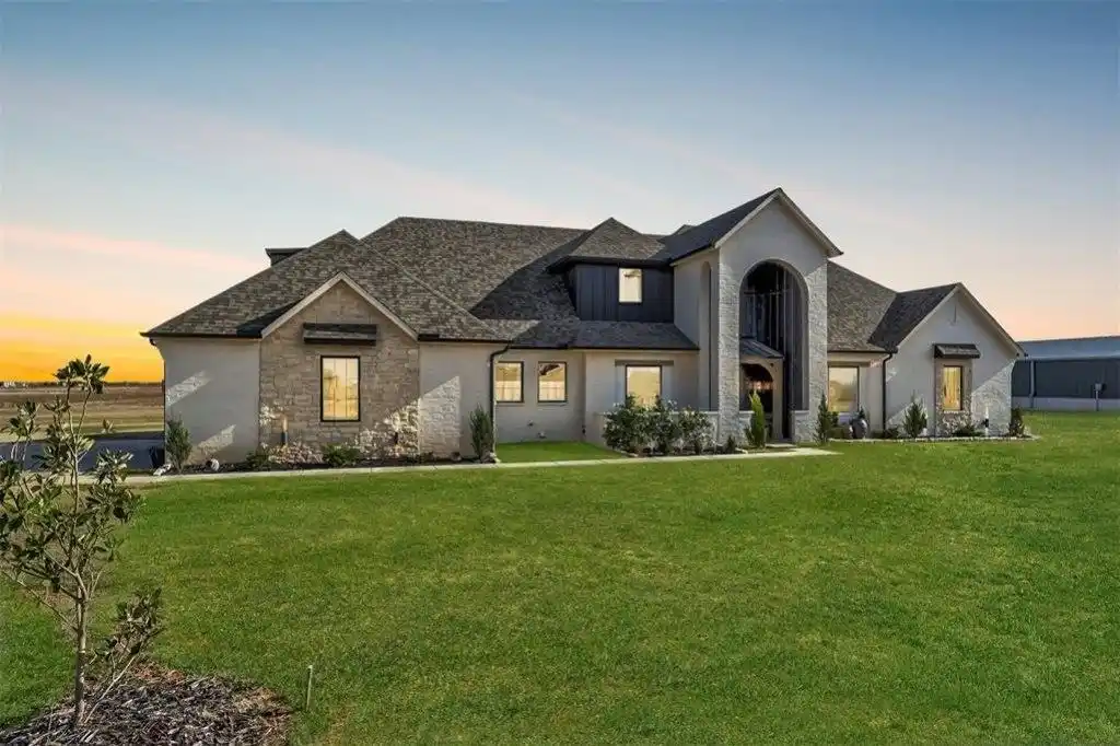 Modern Luxury Living with Stunning Views