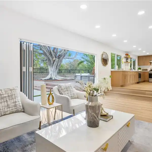 BEAUTIFULLY REMODELED HOME IN MADRID DEL LAGO