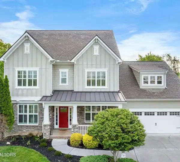 LUXURIOUS SANCTUARY IN FARRAGUT