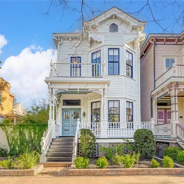 STUNNING VICTORIAN HOME IN SAVANNAH