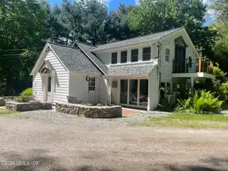 Turn-key Country Cottage in South Wilton
