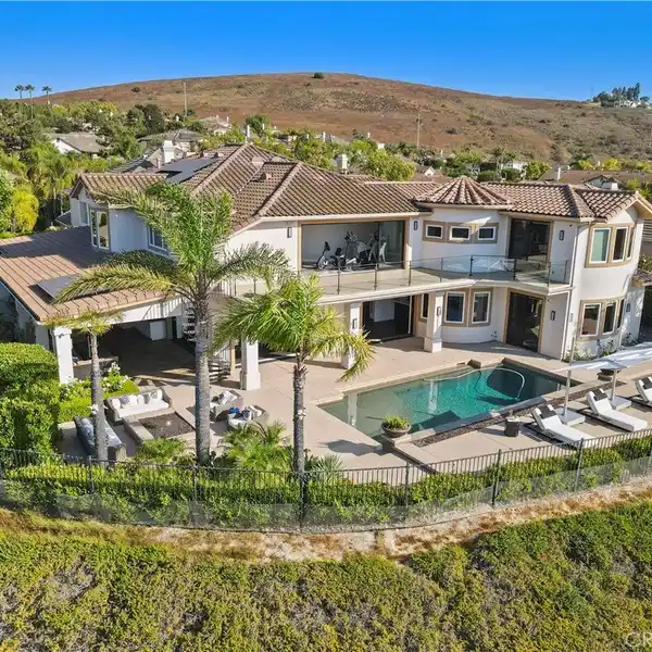 SPECTACULAR VIEW ESTATE IN NORTH POINTE