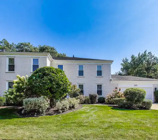 FABULOUS HOME IN DESIRABLE DEER RUN