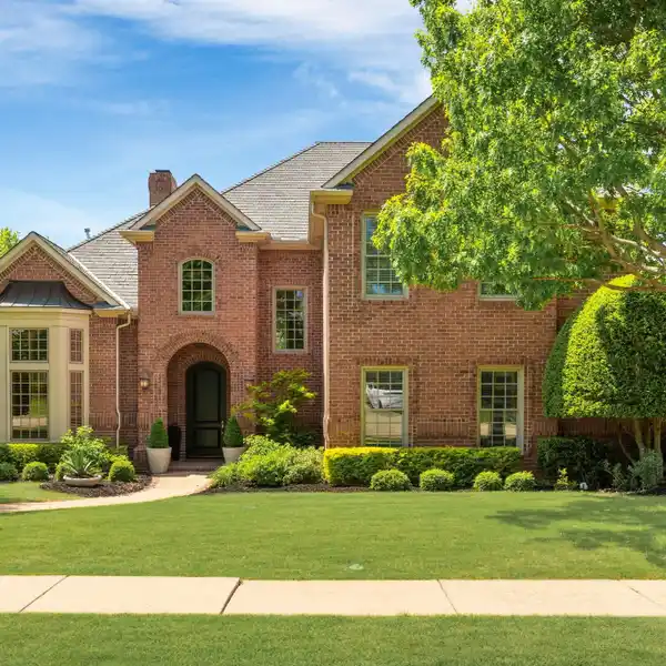 IMPRESSIVE HOME IN AN EXCLUSIVE GATED ENCLAVE