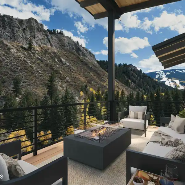 FOUR BEDROOM END RESIDENCE IN ARCADIAN ON BEAVER CREEK