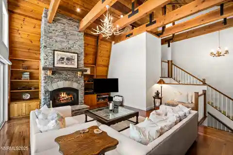 Mountain Home Blending Luxury and Comfort