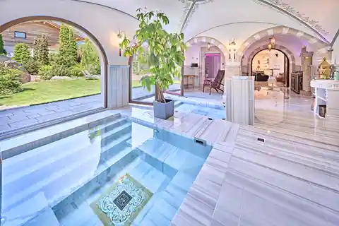 Architecturally Interesting Villa Estate in Impressively Designed Park