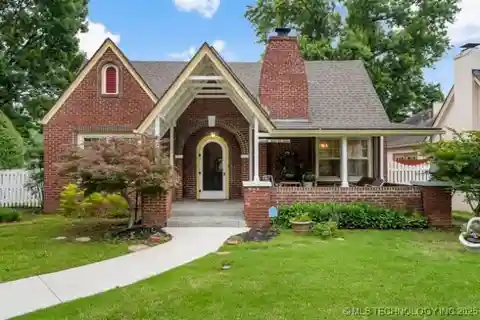 Midtown Charmer Steps Away from Utica Square