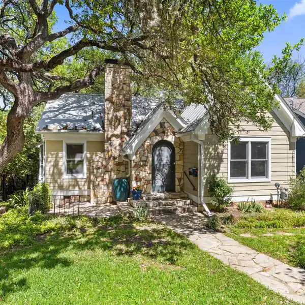 CHARMING 1938 HOME IN TRAVIS HEIGHTS