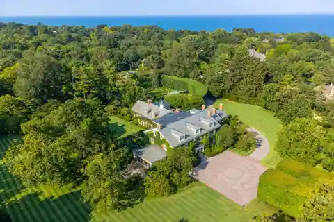One-of-a-kind Country House Era Estate