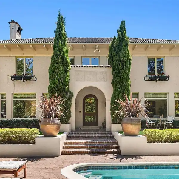 A SPLASH OF HOLLYWOOD IN COVETED MT BAKER