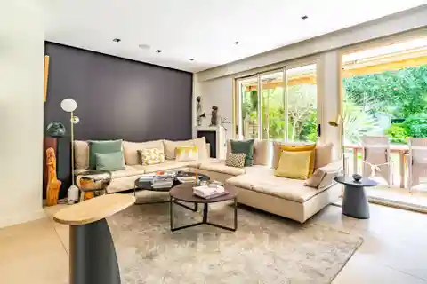 Bright Duplex Apartment with Garden