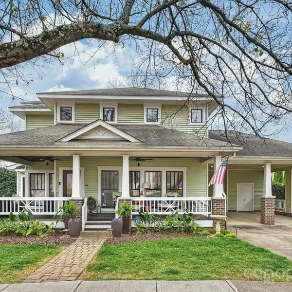 CLASSIC AND SPACIOUS CHARMER