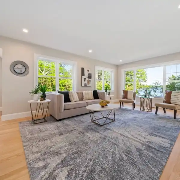 ELEGANT LAKEFRONT LIVING