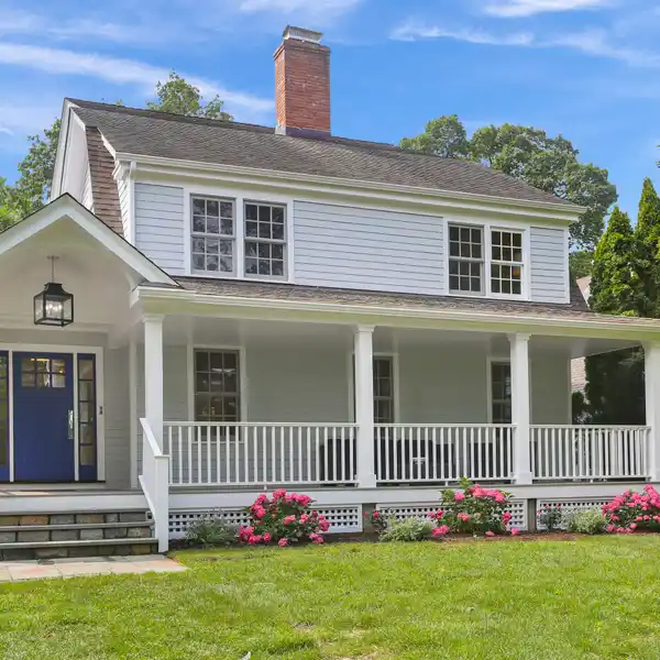 CHARMING SHORE COLONIAL